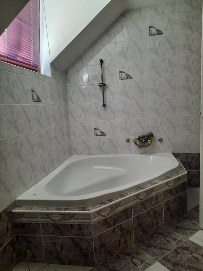 Rooms Cehovin Postumia Esterno foto