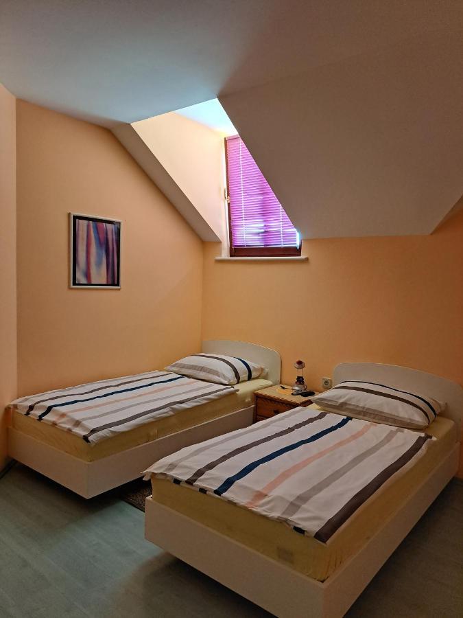Rooms Cehovin Postumia Esterno foto