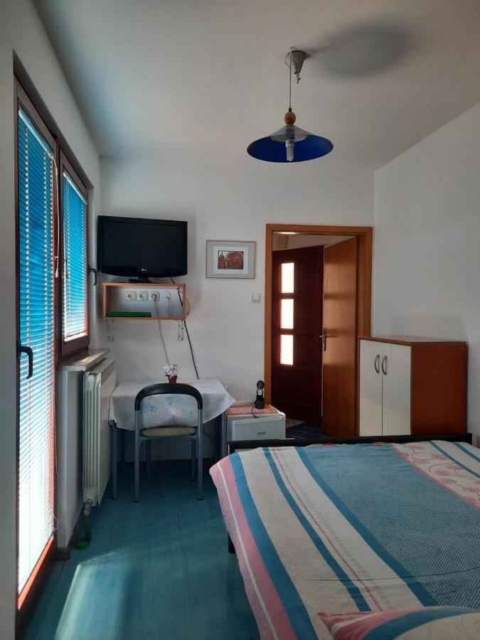 Rooms Cehovin Postumia Esterno foto